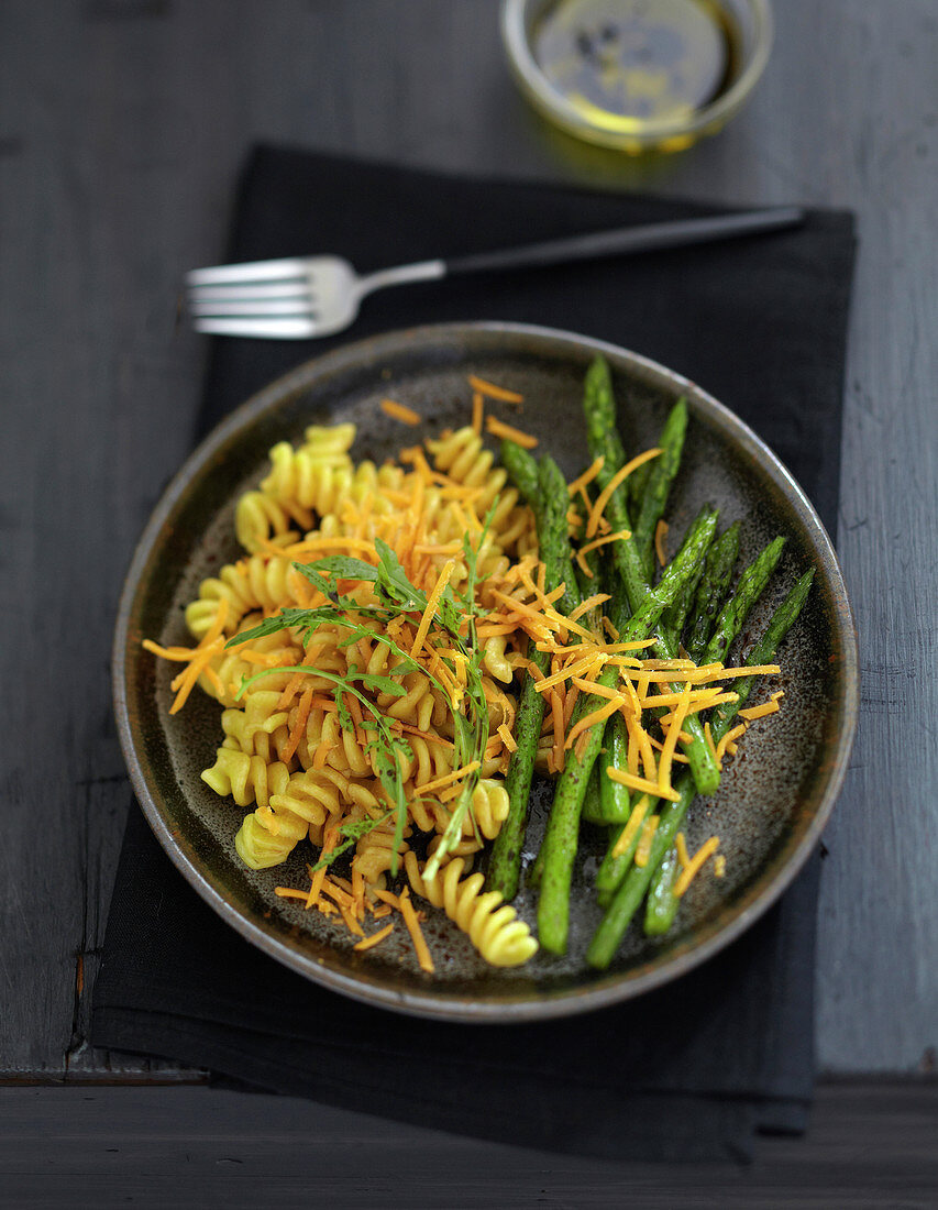 Fusilli with asparagus and grated mimolette