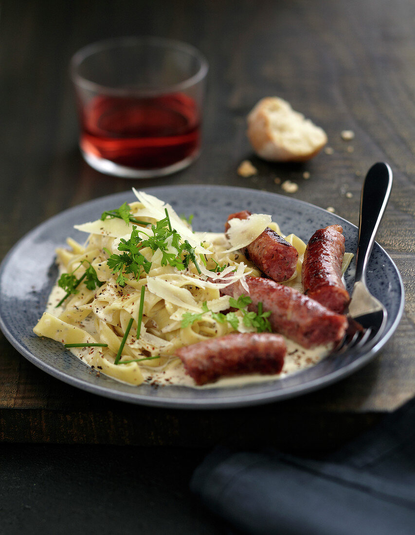 Fresh tagliatelles with chipolatas sausages and black pepper