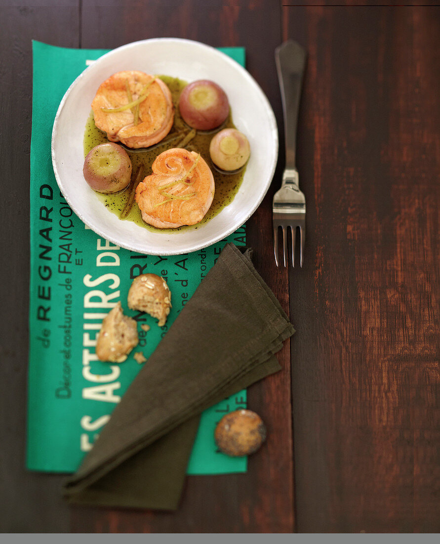 Salmon Tournedos steaks with turnips stewed with tea and ginger