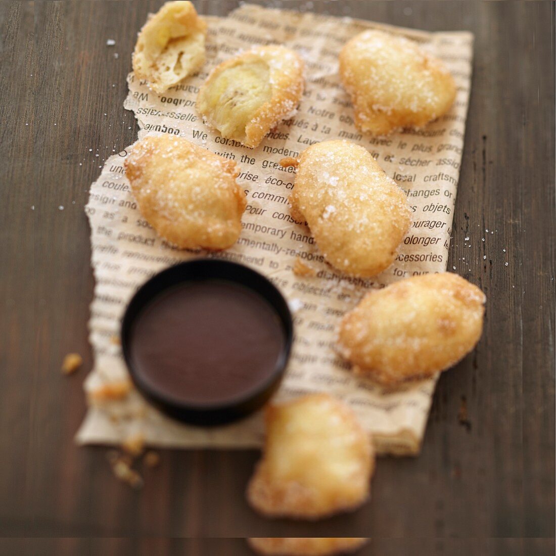 Banana fritters with choco-coconut sauce