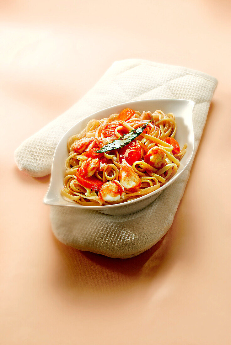 American-style linguine with lobster and carrots