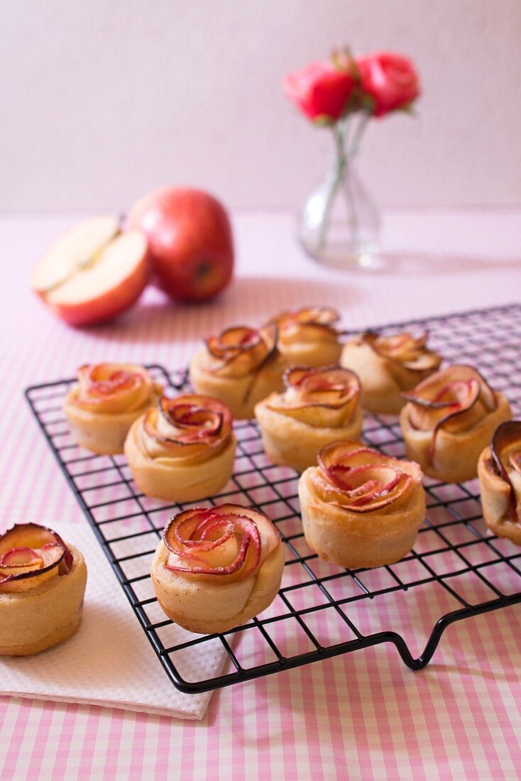 Flower-shaped apple tartlets