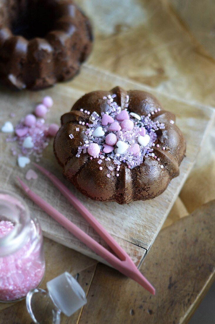 Small chocolate cake with a pink decoration