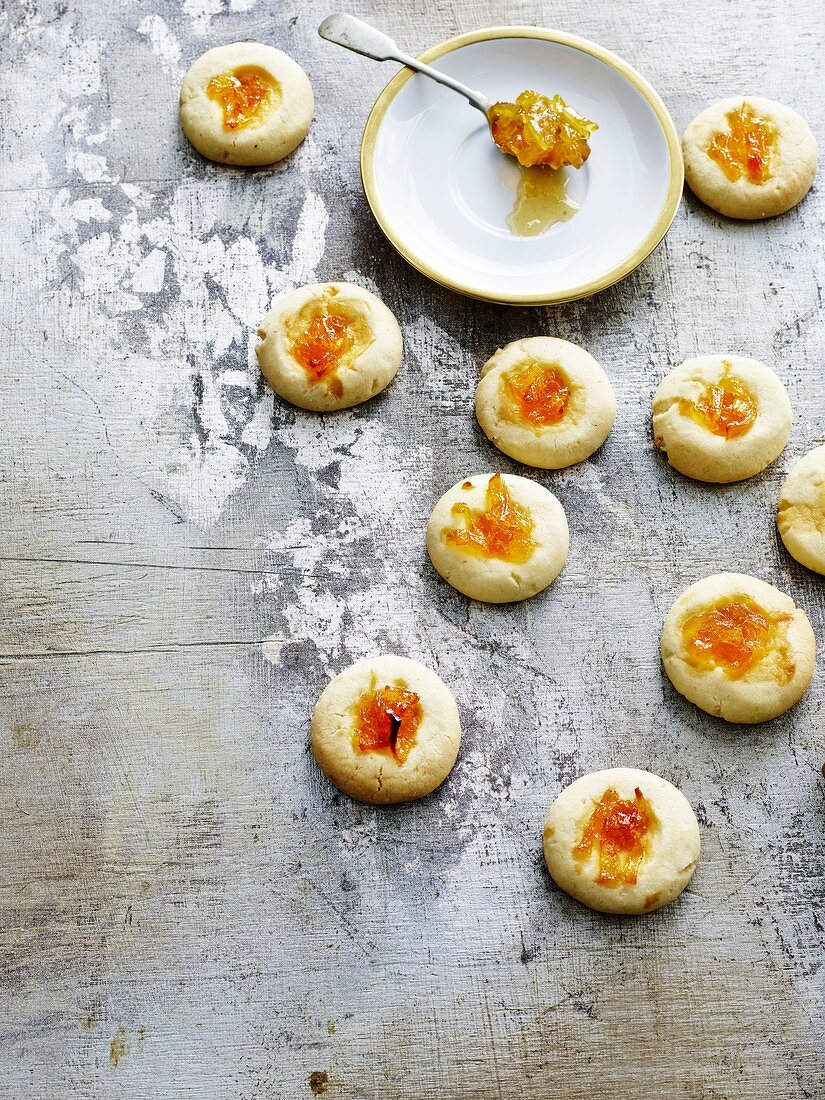 Biscuits filled with orange marmalade