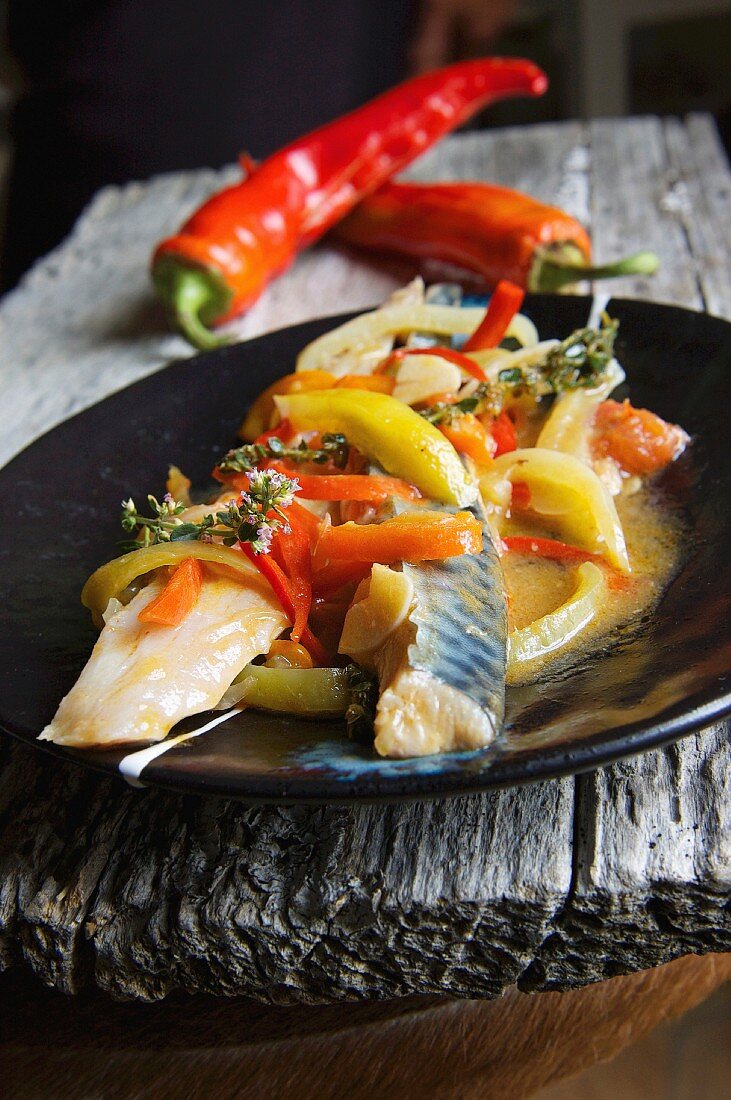 Makrelensalat mit Paprika und Chili