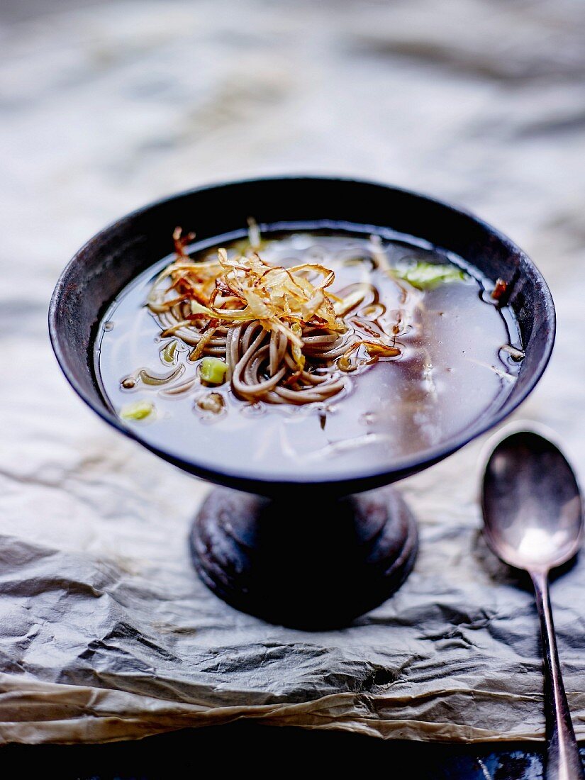 Zwiebelsuppe mit Kombu-Algen