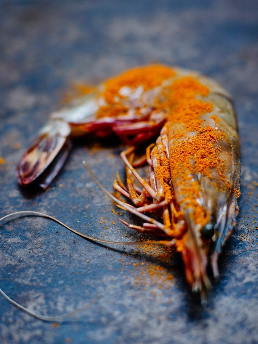 Raw shrimp sprinkled with Kari Gosse spice