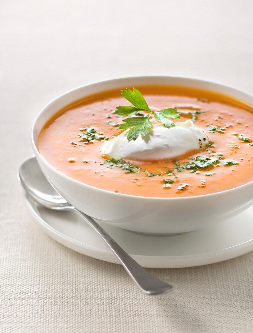 Sweet potato soup with curry and parsley
