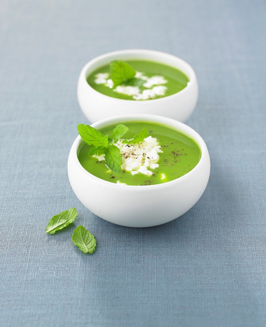 Pea soup with Faisselle and mint