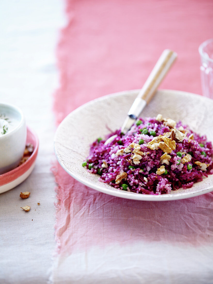 Rote-Bete-Grießsalat mit Nüssen