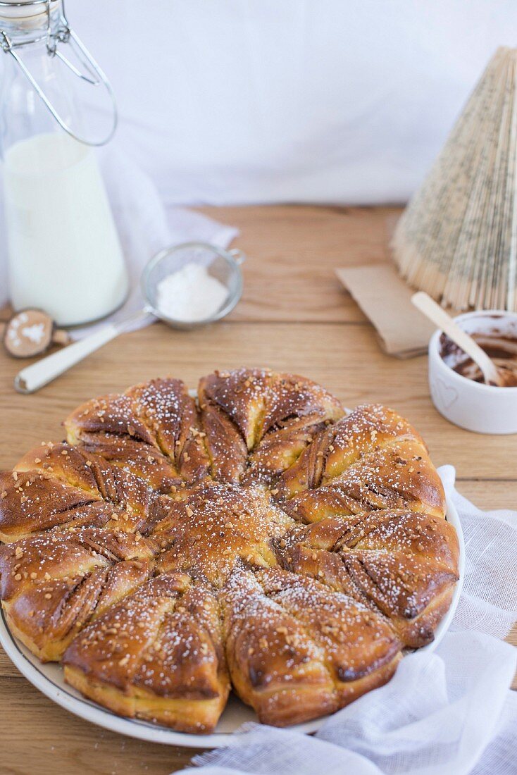 Sun brioche with chocolate-hazelnut spread