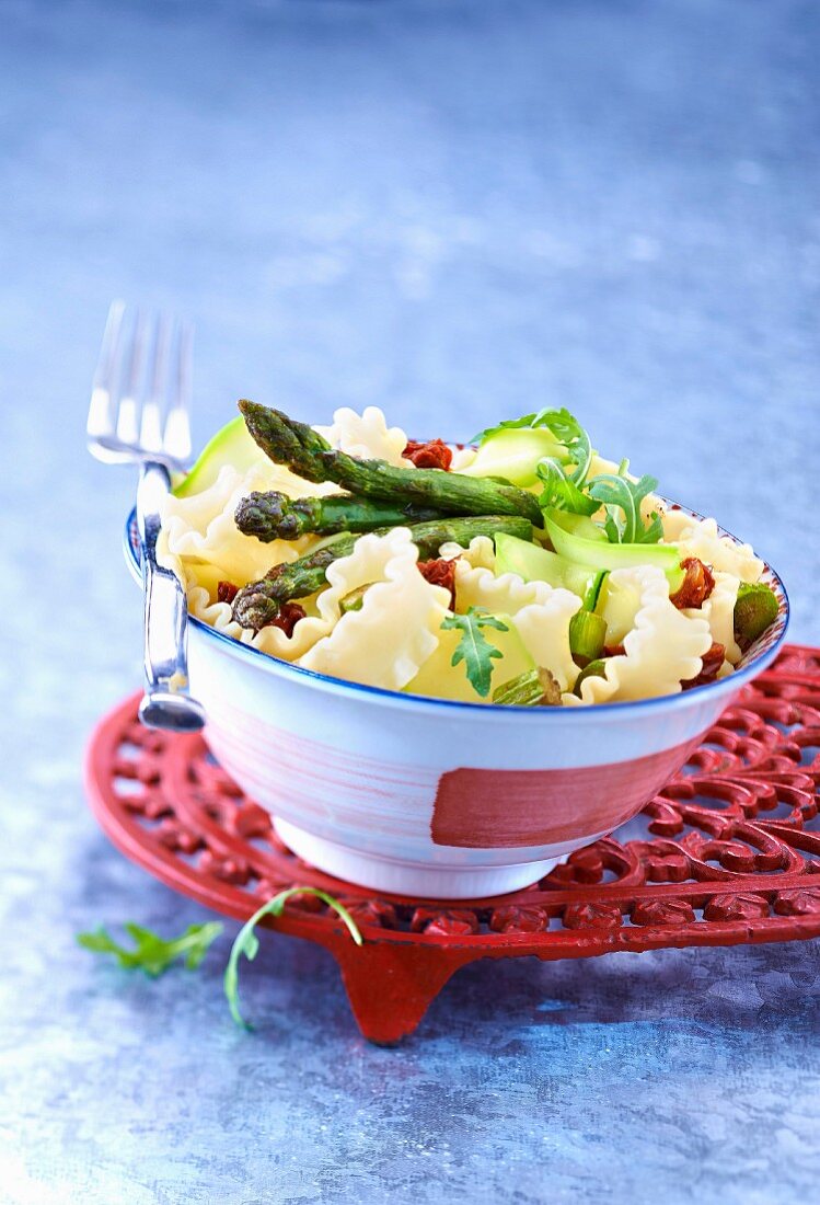 Small lasagnes with green asparagus, sun-dried tomatoes and okra