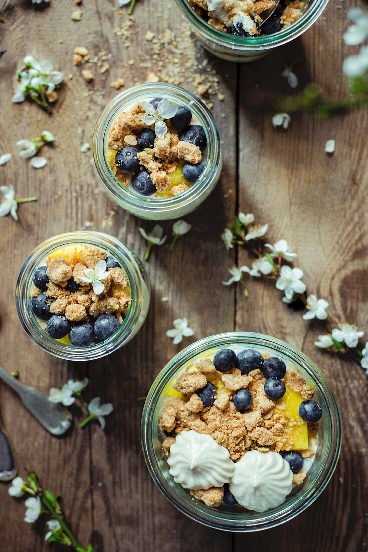 Mascarpone cream with mango, blueberries and crumble