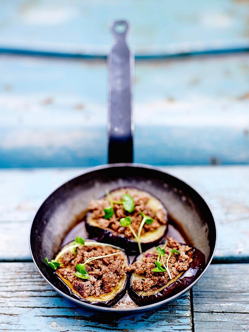Japanese-style sliced aubergines with ground beef