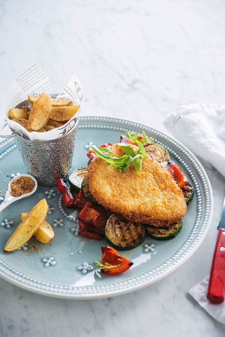 Schnitzel auf gegrilltem Gemüse mit Potatoe Wedges