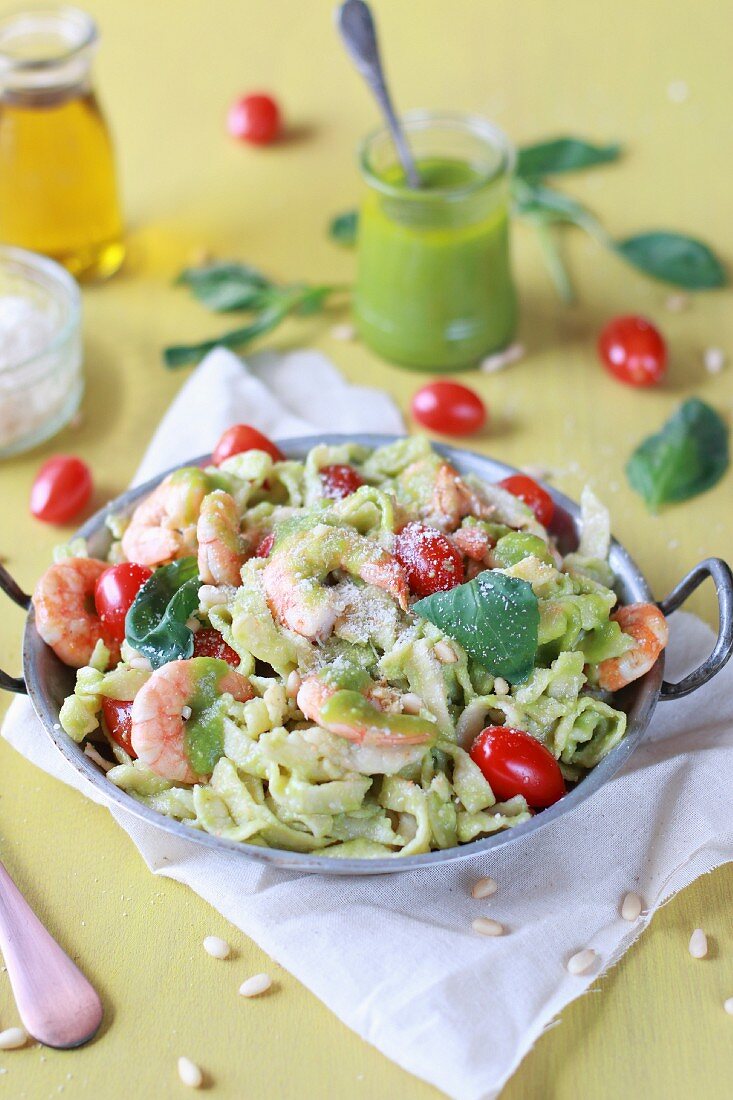 Tagliatelles with gambas, tomatoes and pesto