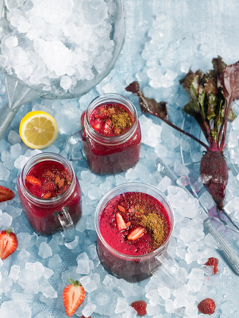 Beetroot smoothie with strawberries, raspberries, ginger, linseed and goji berries (vegan)