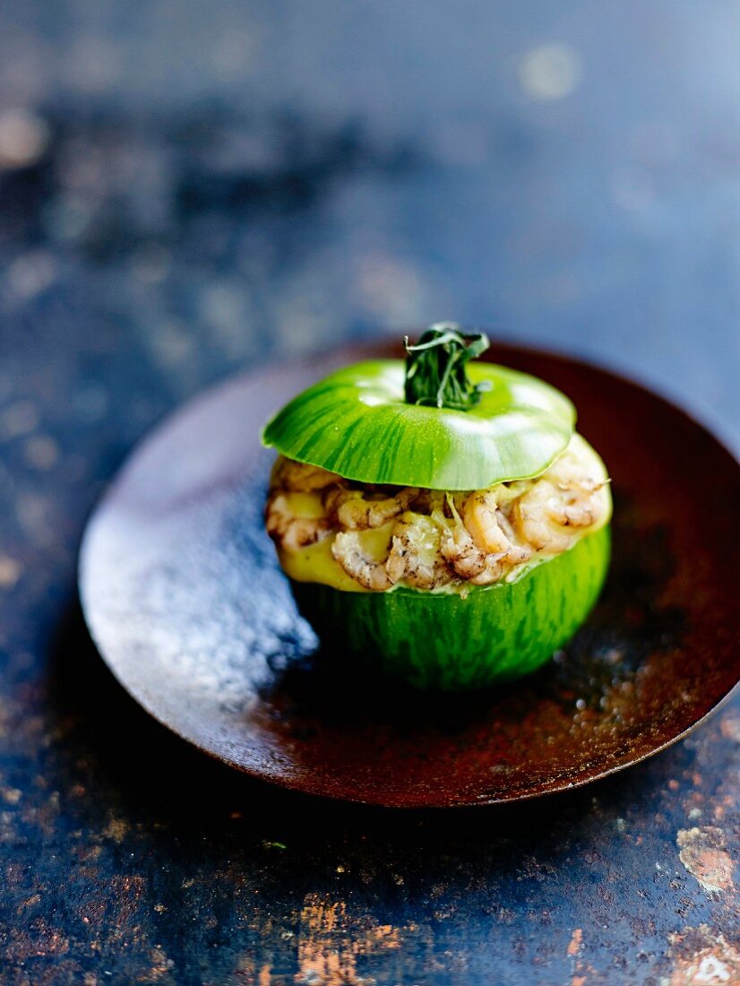 Green tomato stuffed with brown prawns in curry mayonnaise
