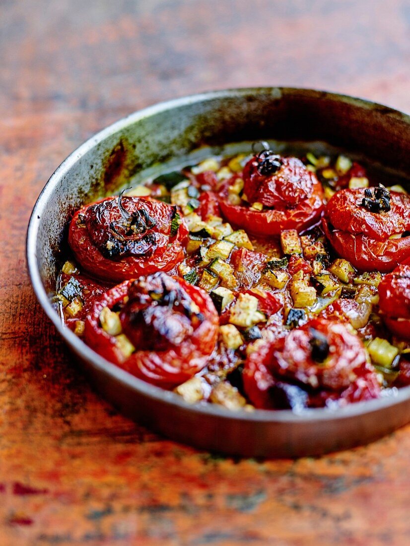 Gefüllte Tomaten mit Zucchini