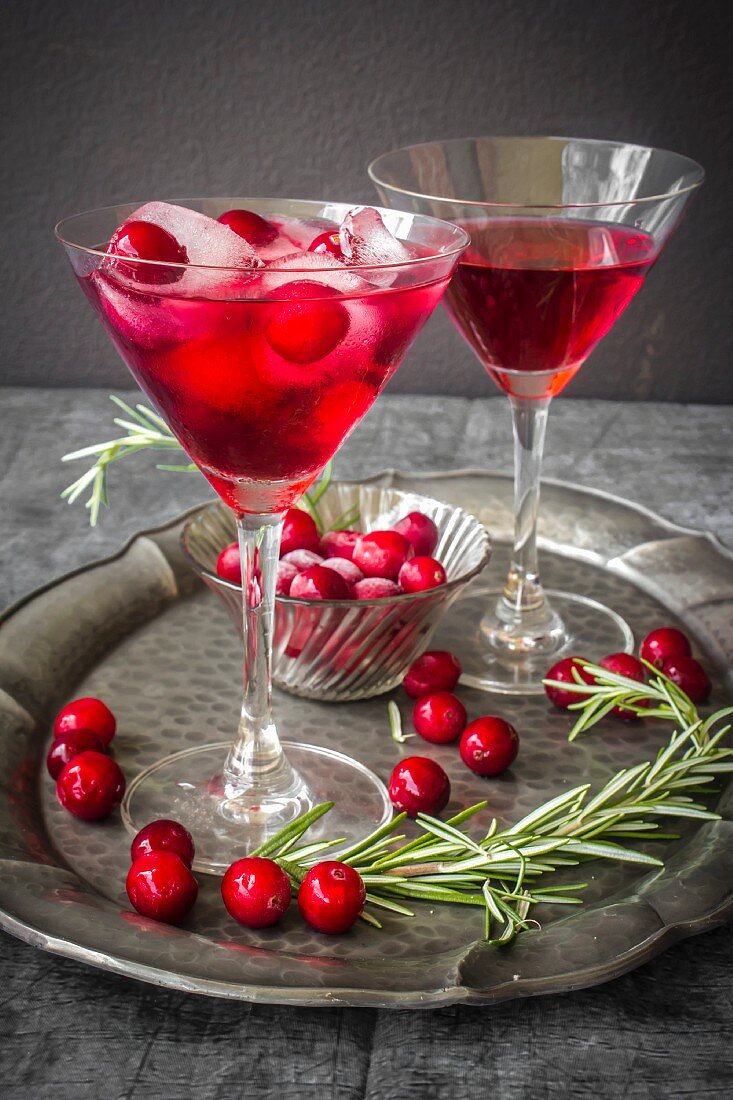 Cranberry-Cocktail mit Rosmarin