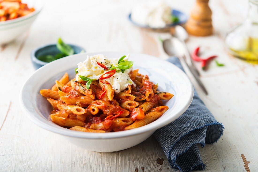 Pennes all'arrabbiata et à la burrata