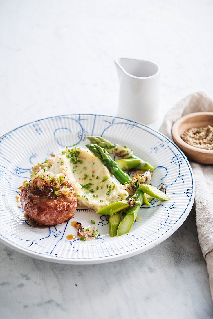Turkey Paupiette with onions, mashed potatoes with mustard and herbs, green asparagus