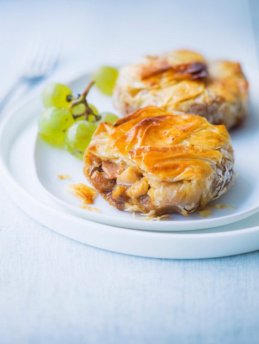 Pastillas (marokkanische Pastete) mit Hähnchen, Entenleberpastete, Datteln und Mandeln