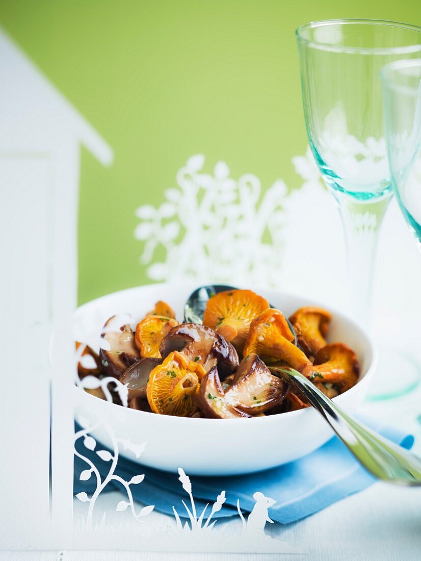 Mixed chanterelles and sliced ceps with chopped parsley