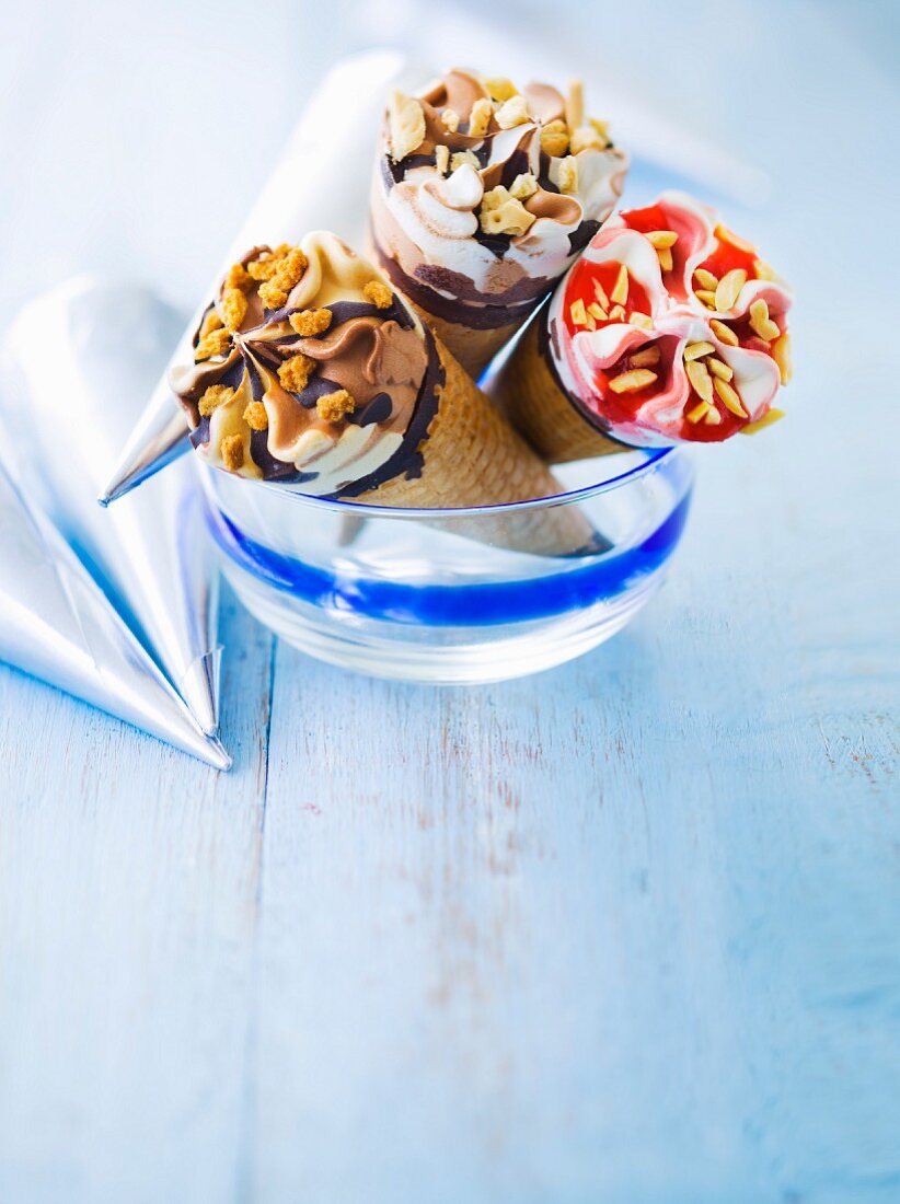 Verschiedene Eissorten in der Waffel