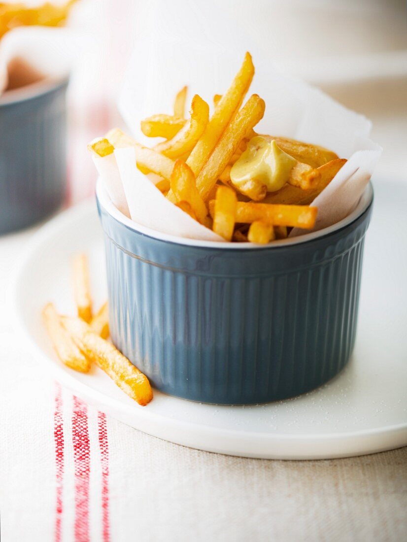 Pommes Frites mit Senf