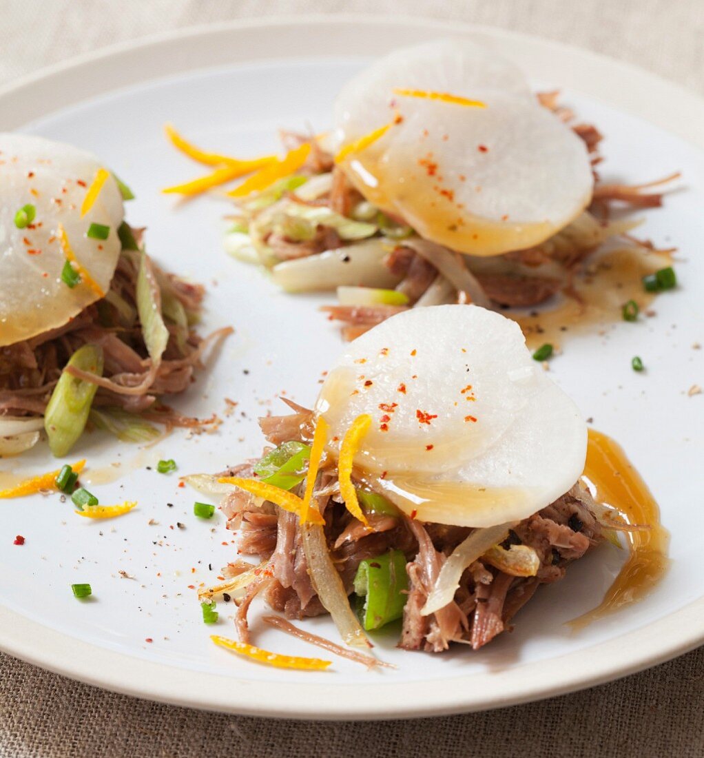 Shredded duck à l'orange with marinated turnips