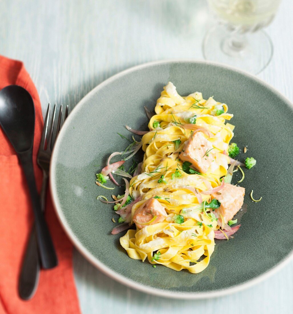 Tagliatelles with salmon, broccolis and shallots