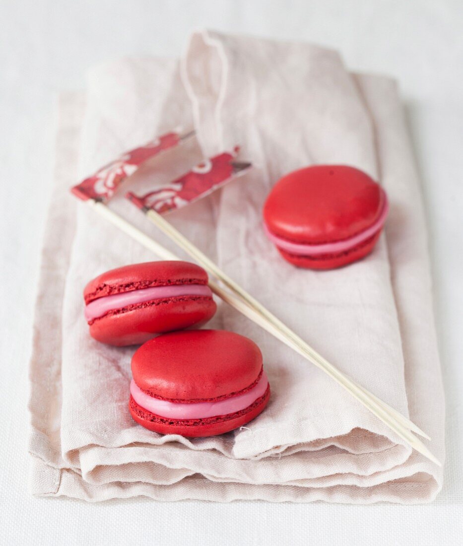 Poppy syrup Macarons