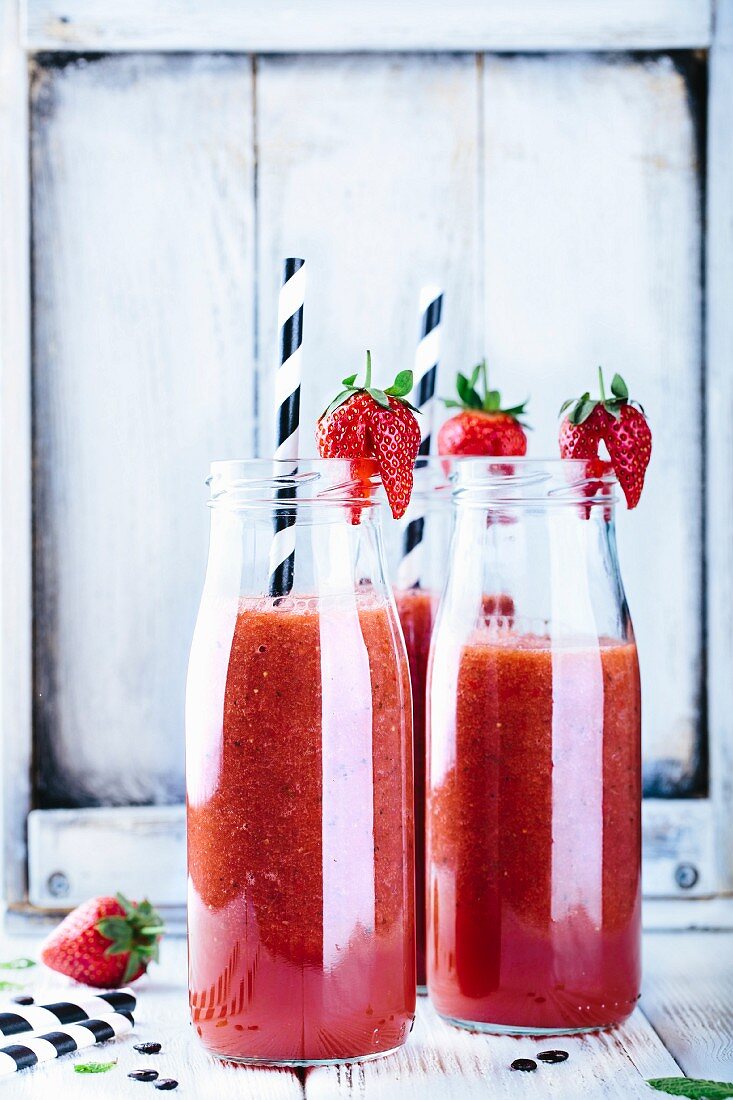 Watermelon and Strawberry Smoothie Bottles