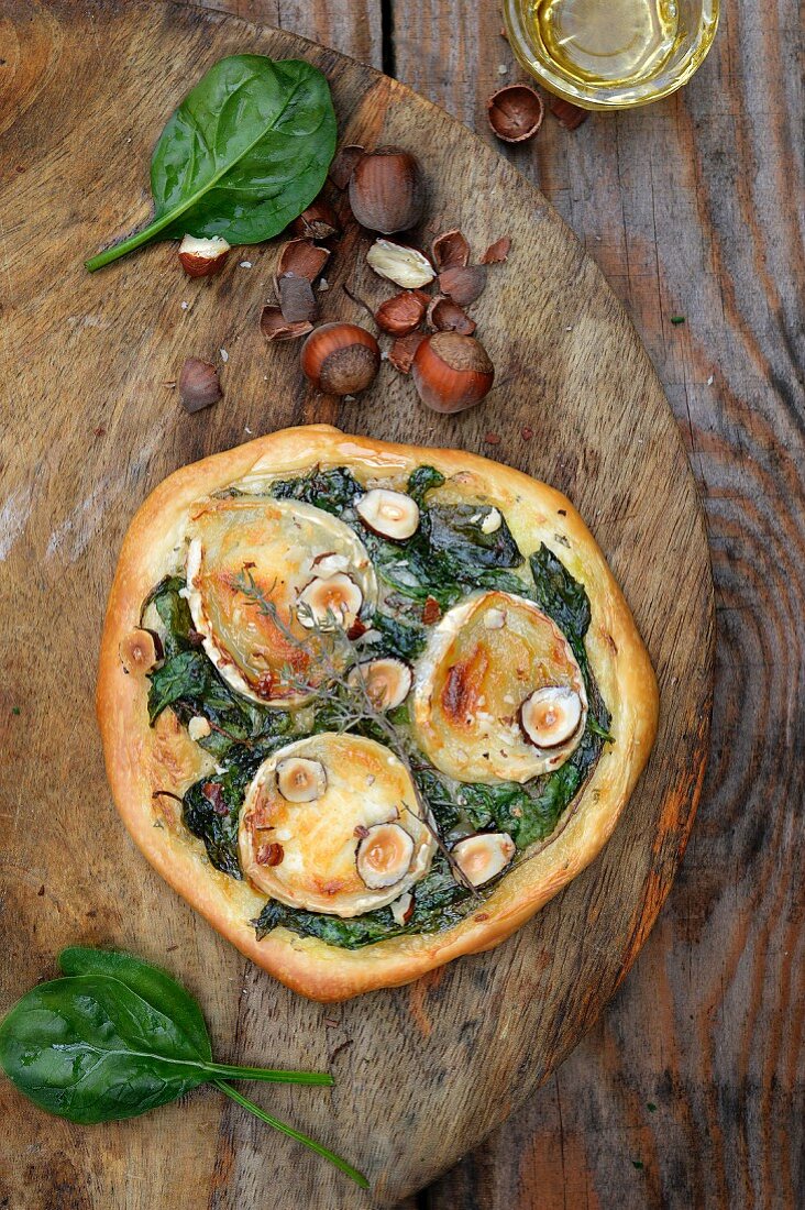 Goat's cheese, spinach, honey and hazelnut pizza
