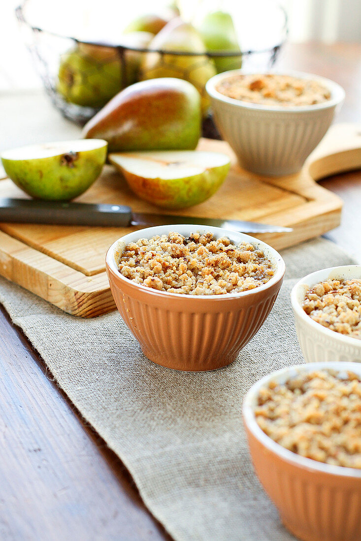 Vanilla-flavored pear crumble