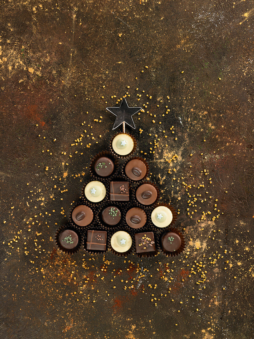 Weihnachtsbaum aus Schokoladenkonfekt