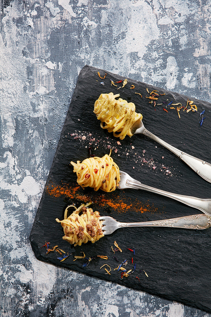 Seasoned and truffle pasta amuse-bouche