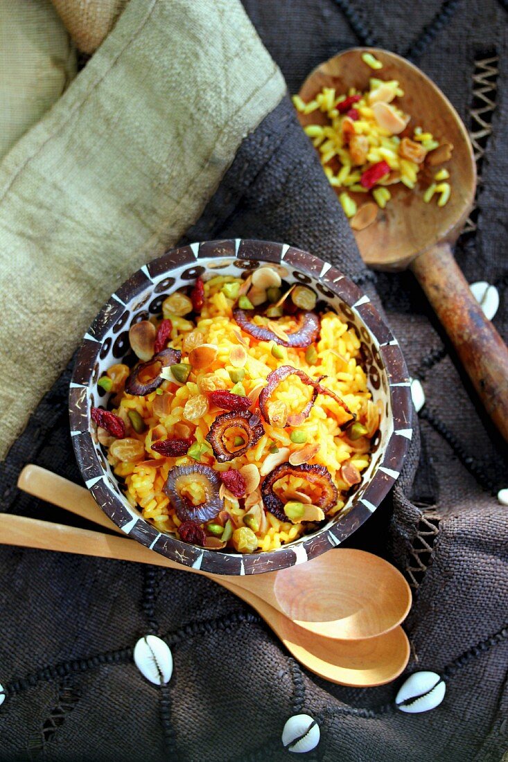 Saffron rice with red onions and dried fruit