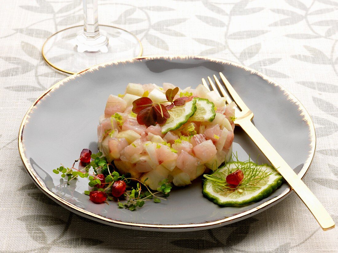 Sea bass tartare with lime and pear