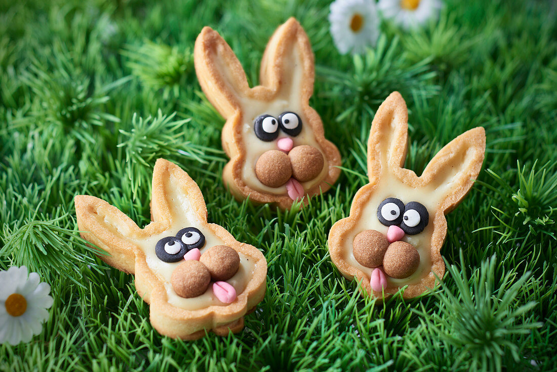 Small rabbit Easter tartlets in the grass