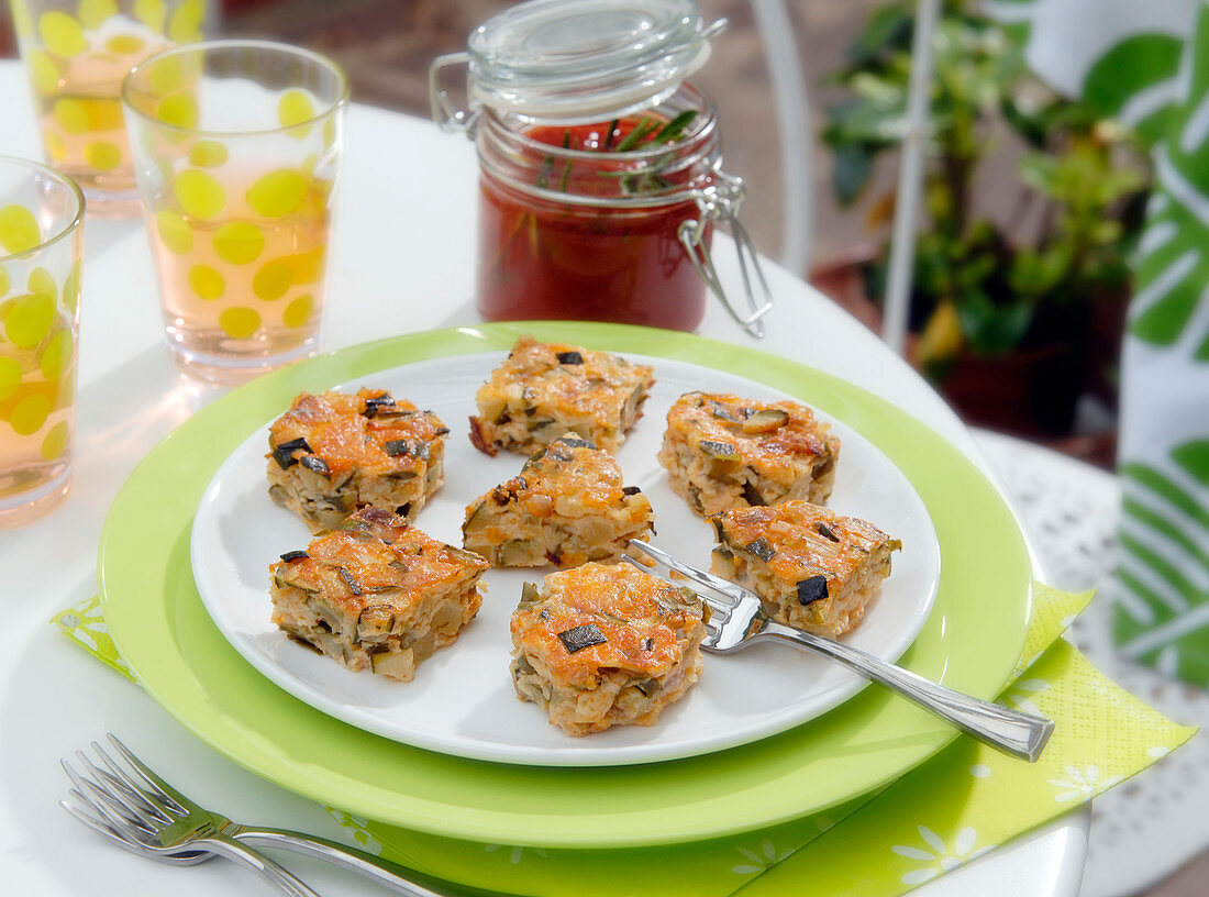 Small courgette flans, tomato-rosemary sauce