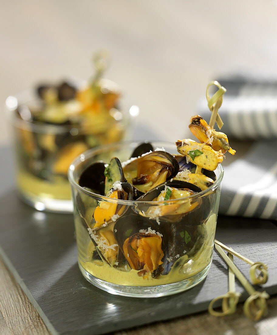 Mussels in curry and coconut sauce