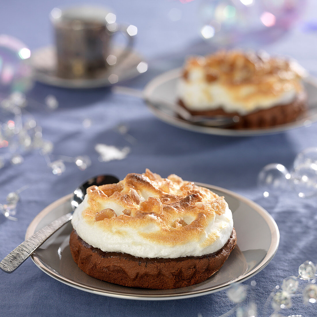 Chocolate-chestnut meringue pies