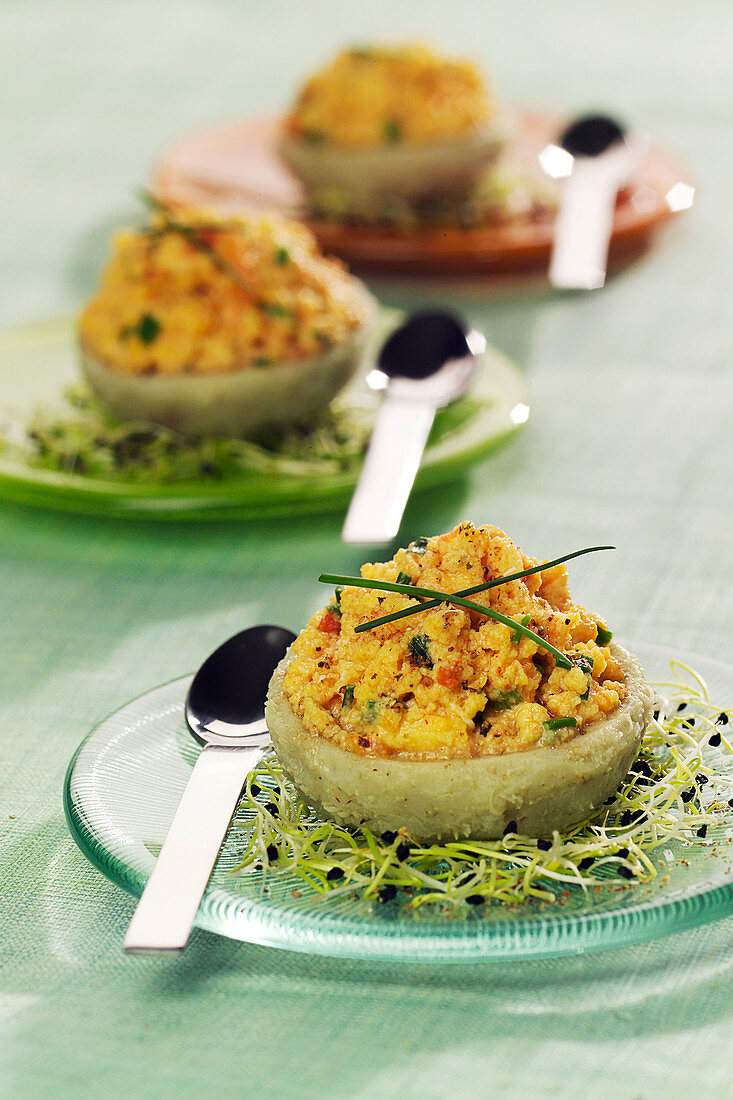 Artichoke bases garnished with scrambled eggs