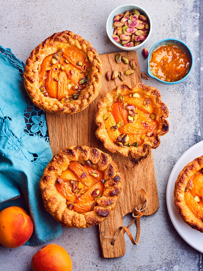 Apricot and pistachio tartlets
