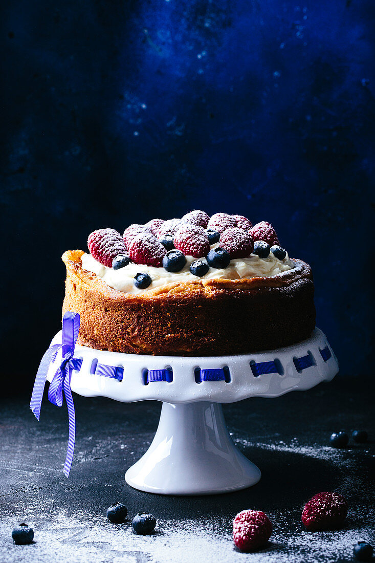 Italian cheesecake with berries and mascarpone