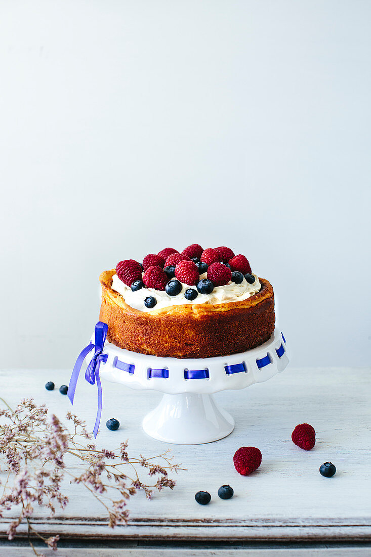 Italienischer Käsekuchen mit Mascarpone und Waldfrüchten