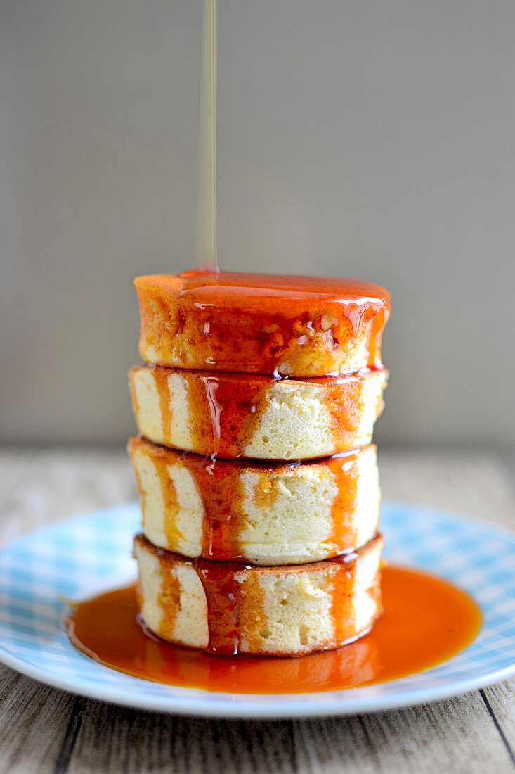 Japanische Pancakes mit Ahornsirup