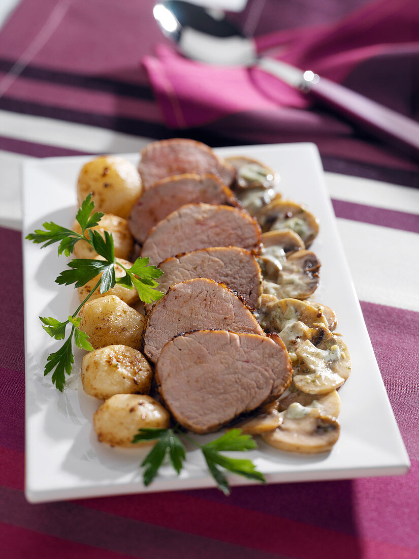Pork filet mignon with pesto, mushrooms and spring turnips